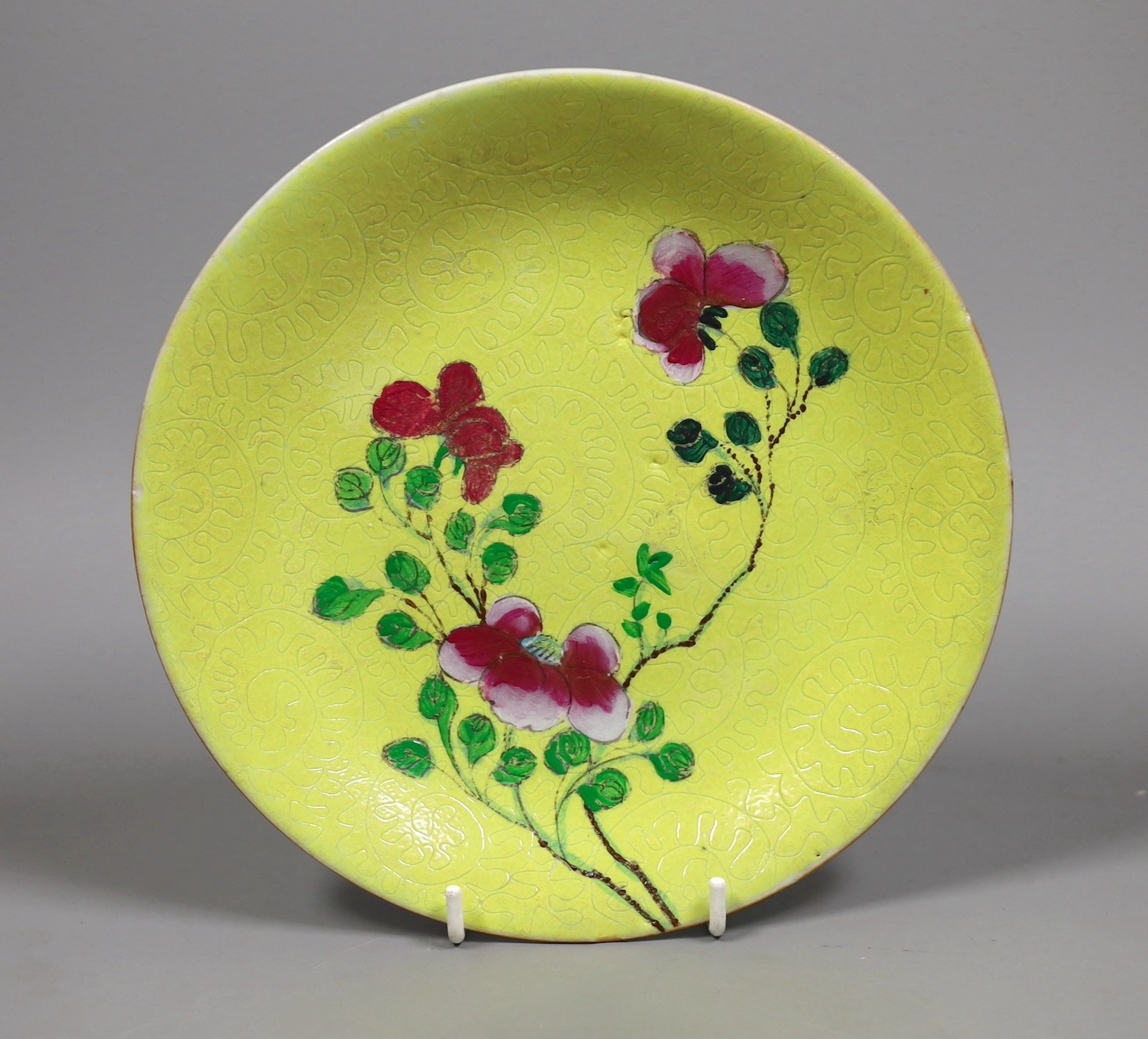 A late 19th century Chinese famille rose dish, 19.5cm diameter